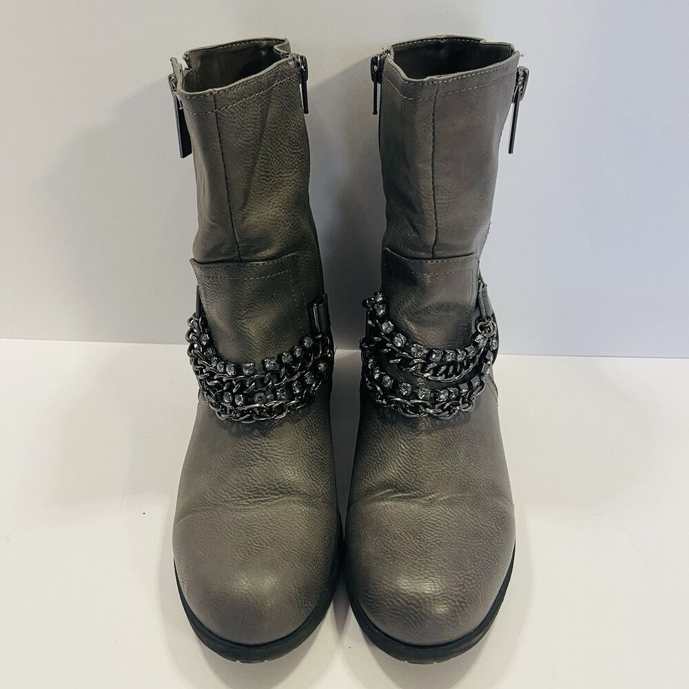 Simply Vera Wang SVMARNISMOKE  Smoke Gray Moto Boots Sz 8 Rhinestones And Chains